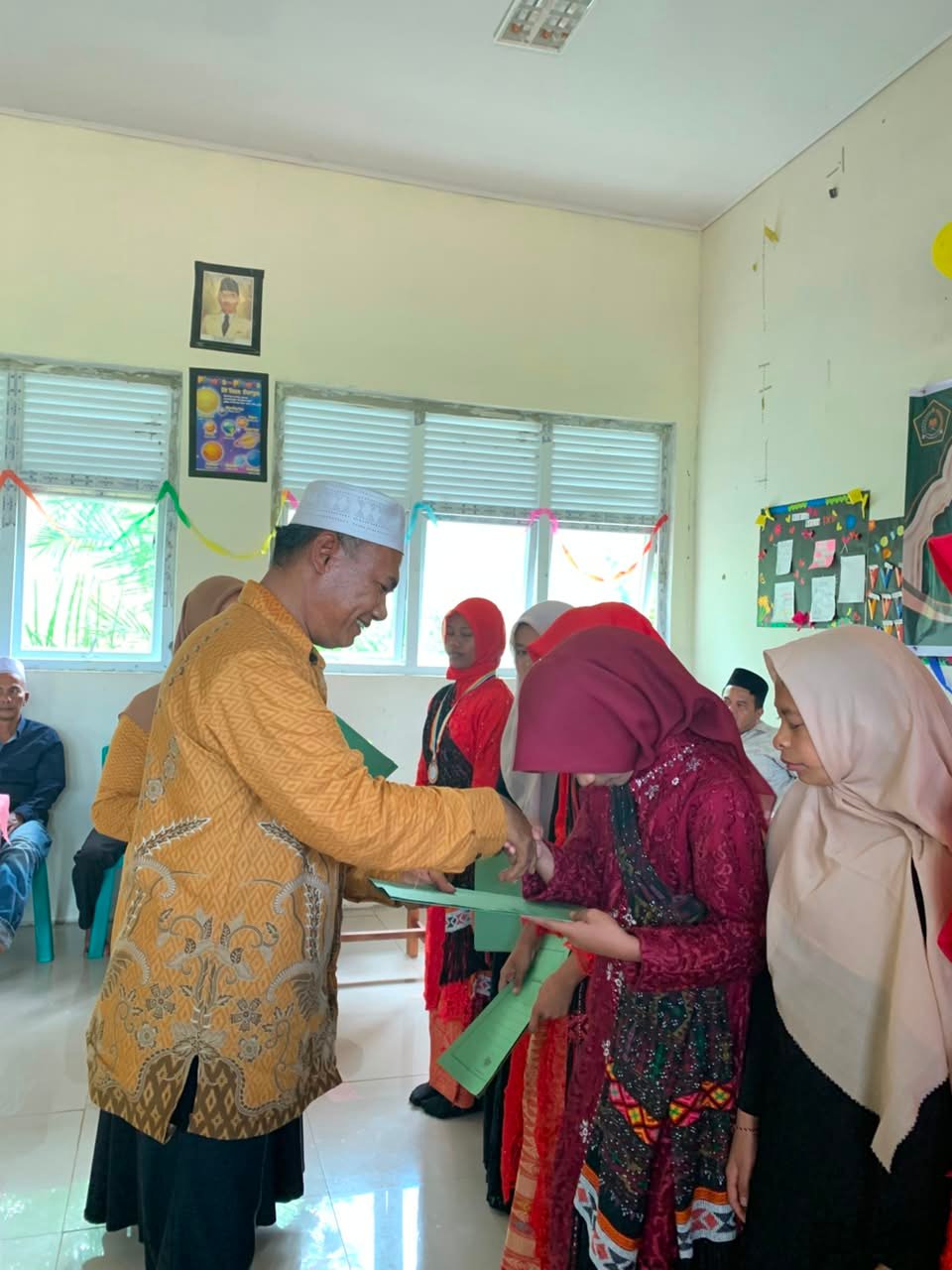 MTsN 1 Padang Lawas Utara Umumkan Kelulusan Siswa Kelas IX Tahun Pelajaran 2025/2026 Secara Tertib dan Bermartabat