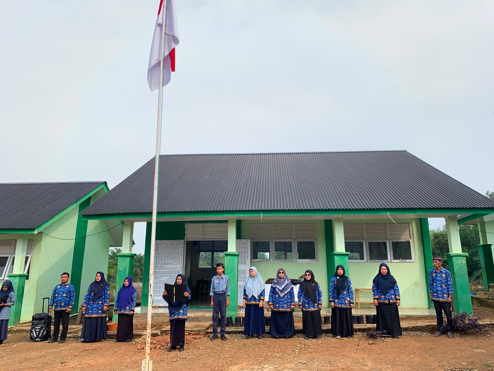 MTsN 1 Padang Lawas Utara Gelar Upacara Hari Kesaktian Pancasila 2026 di Dua Lokasi dan Hadiri Undangan Kemenag