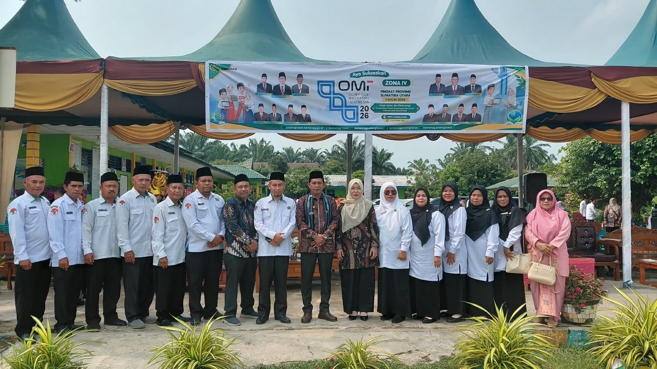 Kepala MTsN 1 Padang Lawas Utara dan Rombongan Sukses Ikuti OMI Tingkat Provinsi Sumatera Utara Zona 4 di Sibuhuan